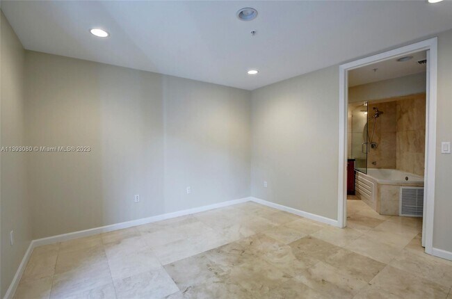 Building Photo - 2699 Tigertail Ave