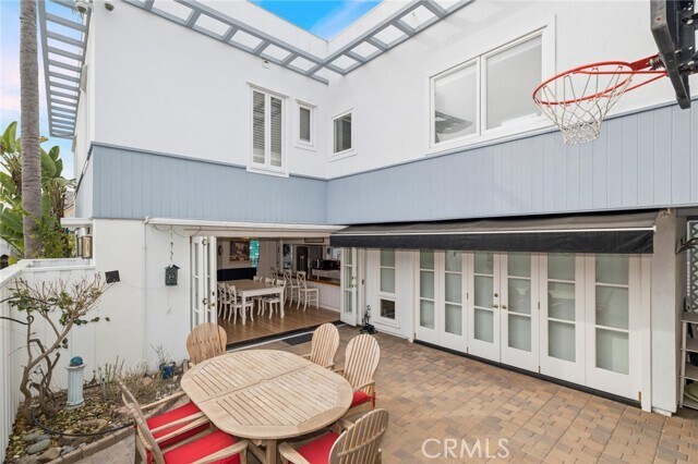 Building Photo - 200 Grand Canal