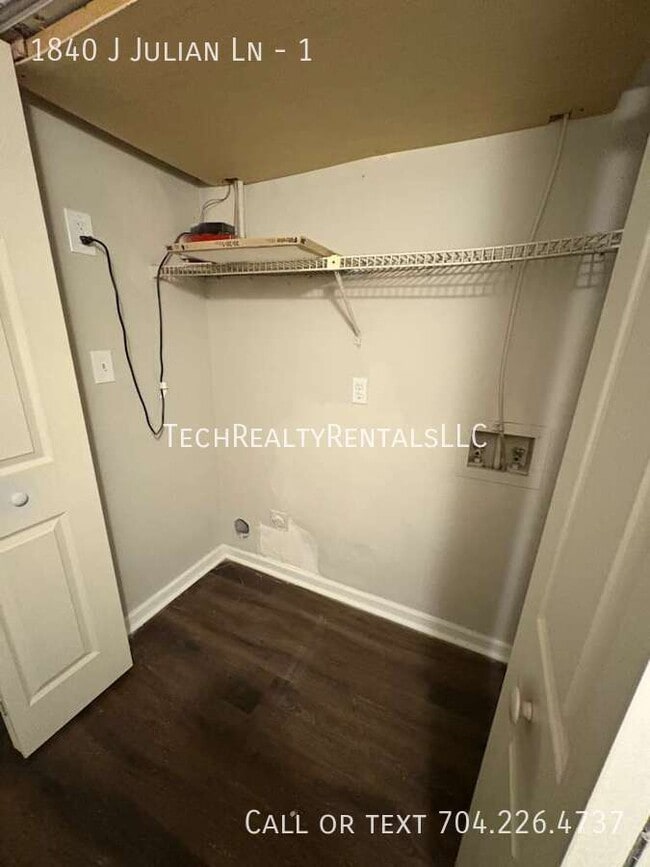 Building Photo - 1840 J Julian Ln