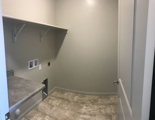 Building Photo - Beautiful Like New 4 bedroom home in Washington Fields!