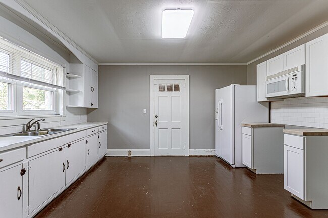 Building Photo - 2 Bed Home in Williamston With Bonus Room