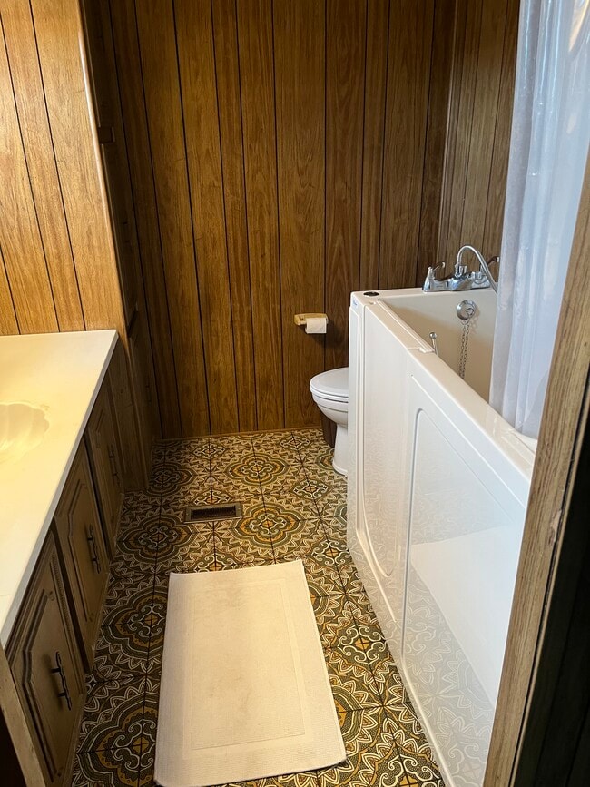 Building Photo - 1639 17 Mile Rd