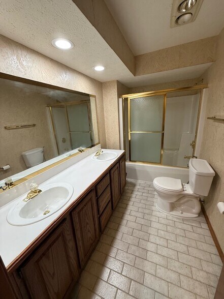 Building Photo - 228 Countryside Dr
