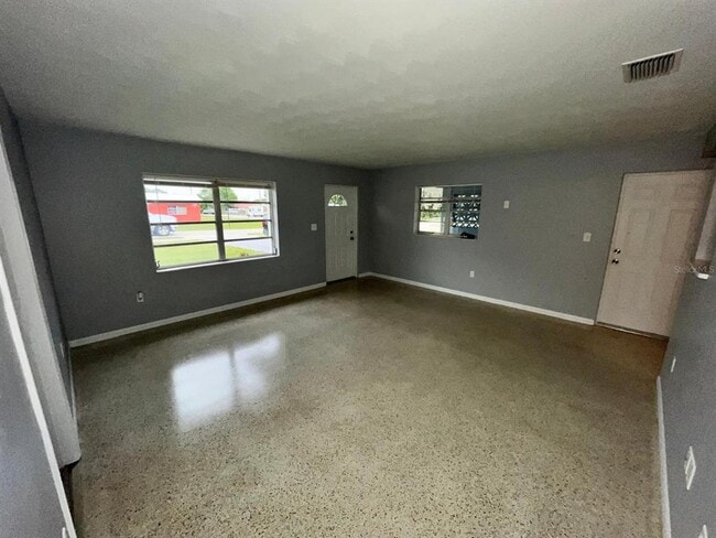 Building Photo - 604 S Waldron Ave