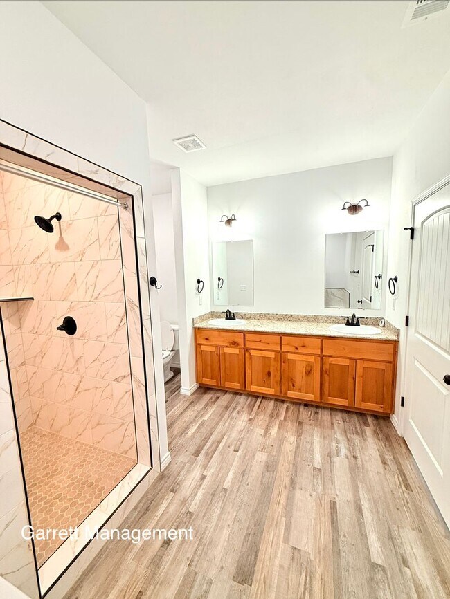 Building Photo - Amazing 4/2.5 House for Rent in Lampasas, Tx