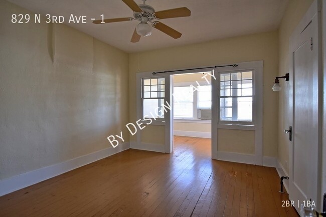 Building Photo - Historic - 1918 - 2 Bed 1 Bath - Just off ...