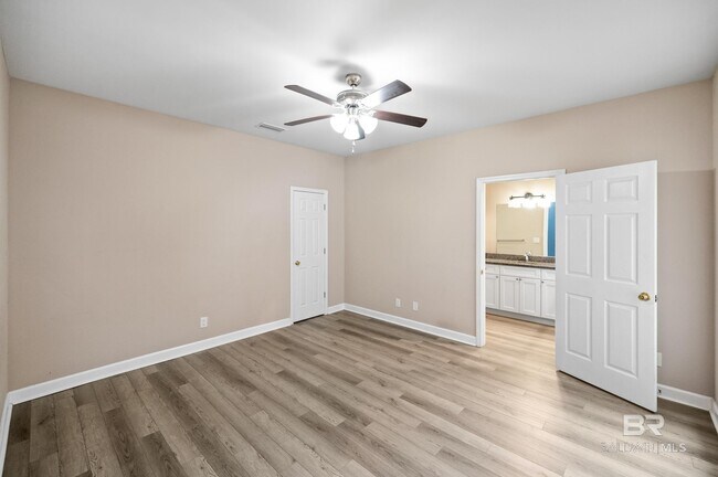 Building Photo - 3816 Chesterfield Ln