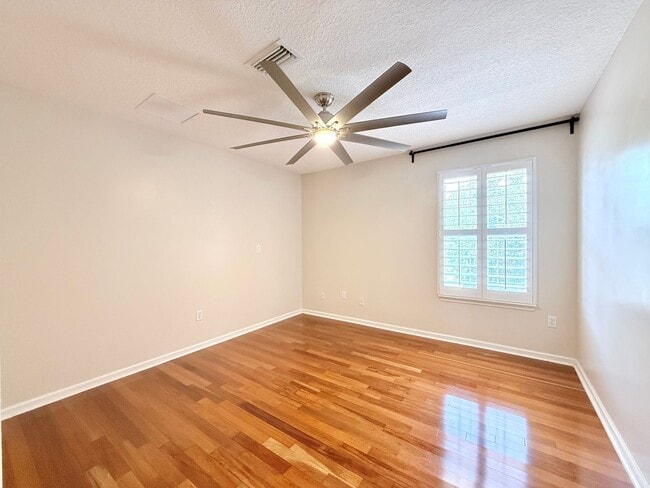 Building Photo - Spacious Two-Story Home with Hot Tub, Pool Table & Fenced Yard in Panther Creek