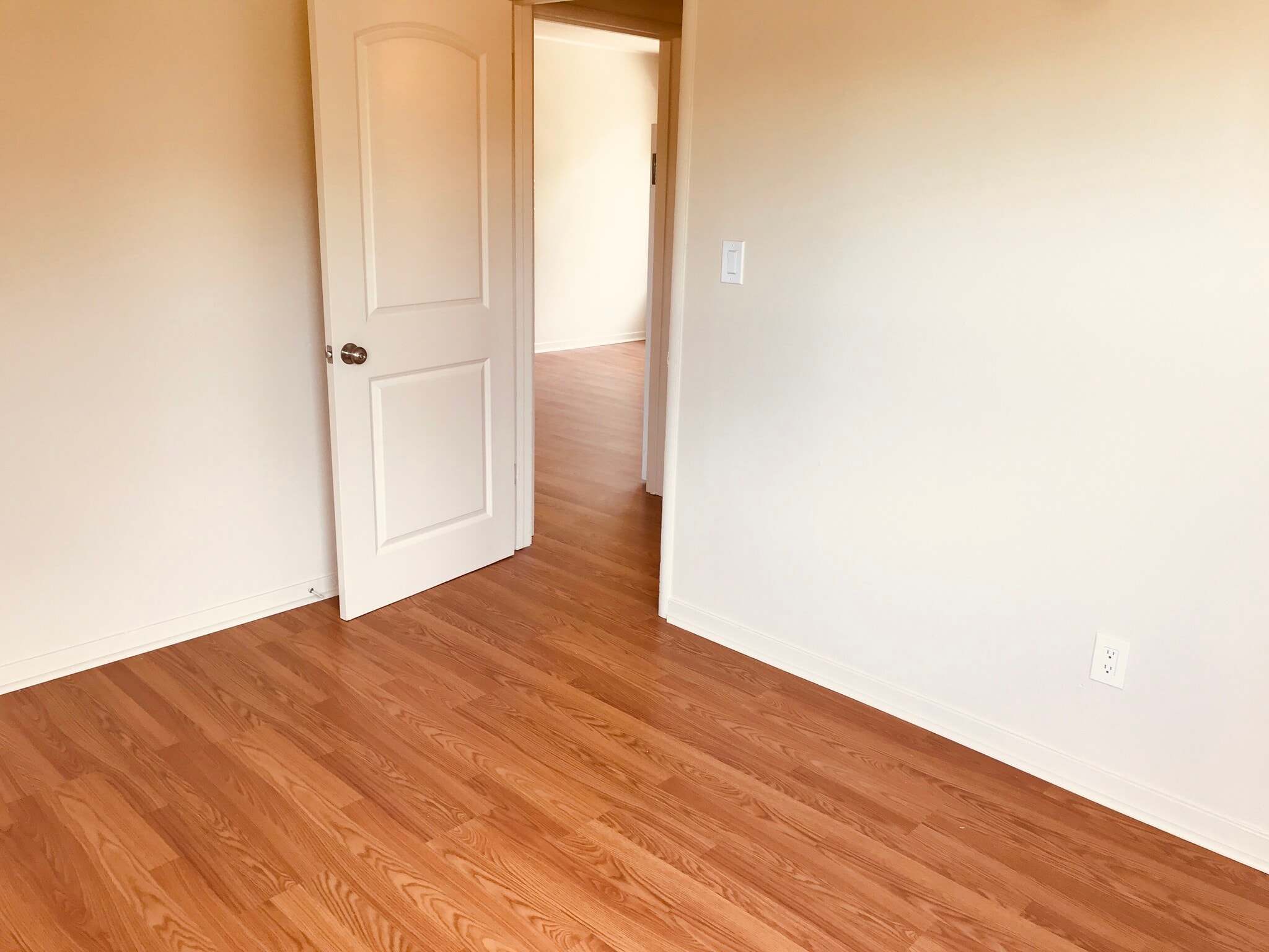 M bedroom - 124 Lewelling Blvd