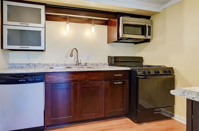 Building Photo - 958 Manitou Rd