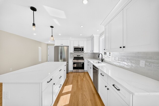Building Photo - 59 Bellflower Rd