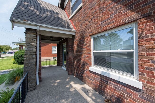 Building Photo - COVEDALE- 3 bedroom 1.5 bath Tudor with up...