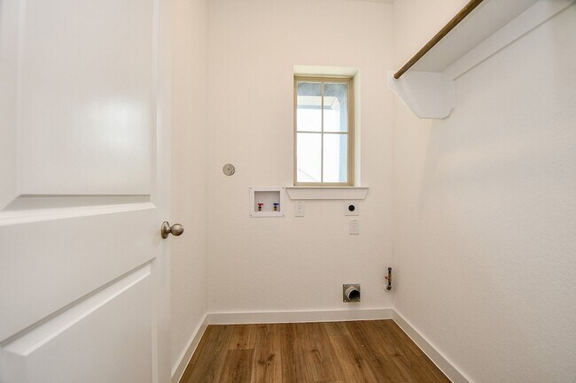 Building Photo - 943 Malibu Shr Ln