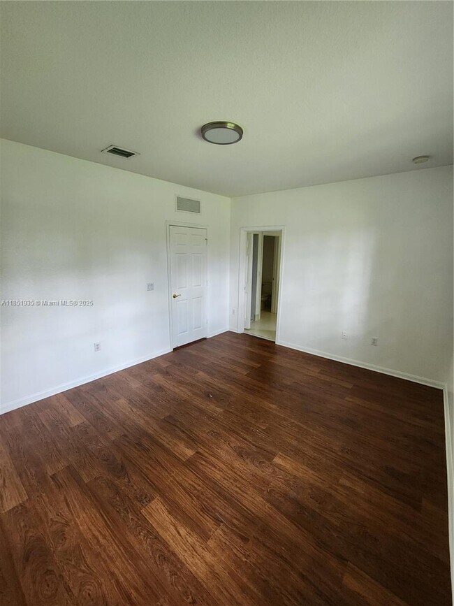 Building Photo - 2762 SW 85th Ave