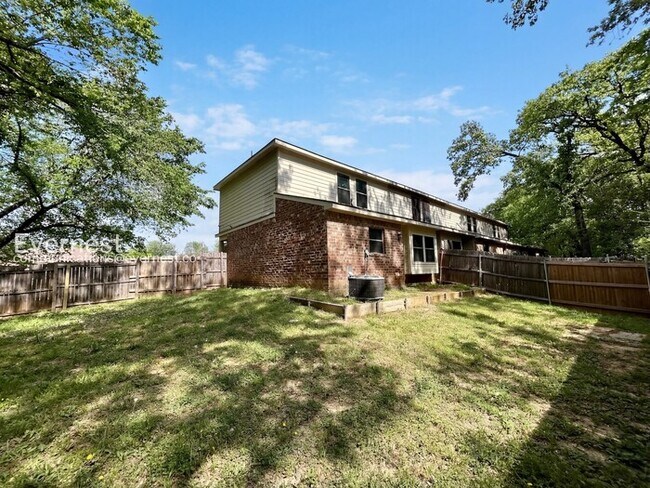 Building Photo - 152 Creek Cove Dr