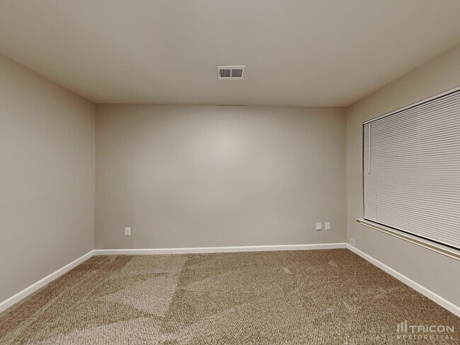 Building Photo - 533 Elmwood Pond Ct