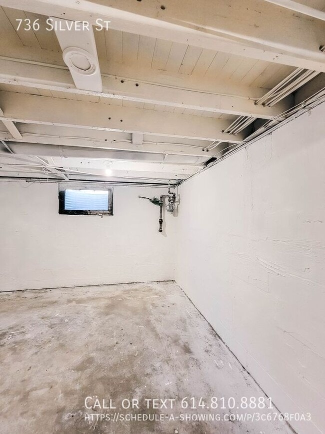 Building Photo - 736 Silver St
