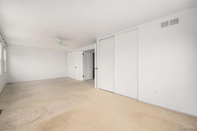 Building Photo - 41712 Onaway Dr