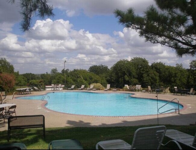 Building Photo - 3011 Bayside Dr