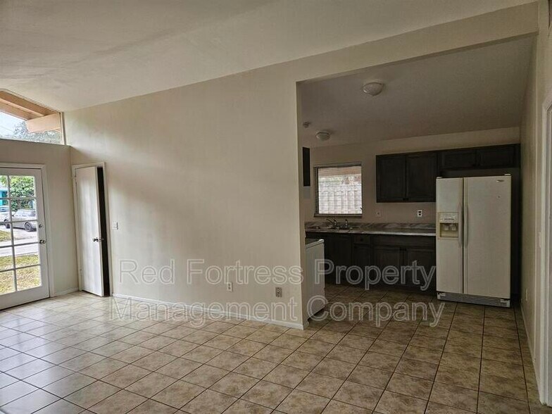 Building Photo - 1635 Newport Ct