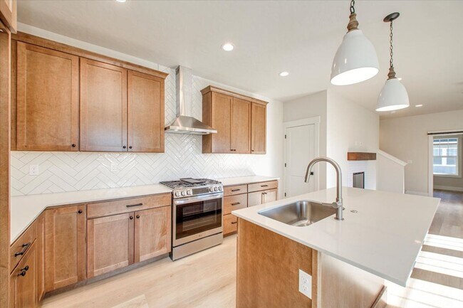 Building Photo - Luxury Townhome in the Heart of Eagle — 3 Beds + 3 Baths + Premium Amenities