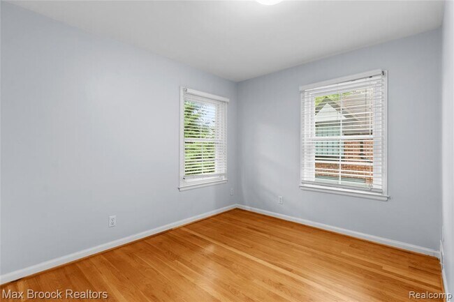 Building Photo - 600 Westwood Dr