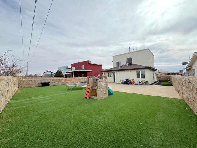 Building Photo - Northeast El Paso 4 Bed Refrig A/C