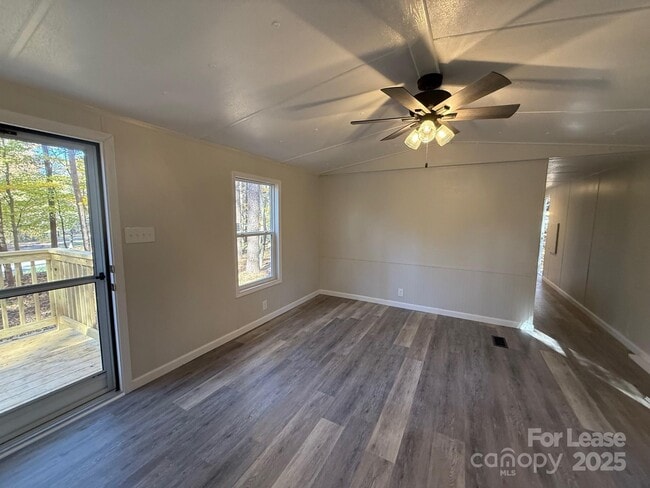 Building Photo - 161 Longbranch Rd