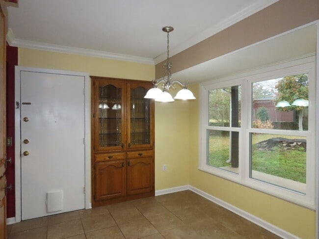 Building Photo - South Tyler! Lovely 3 Bedroom, 2 Bath House w/Garage