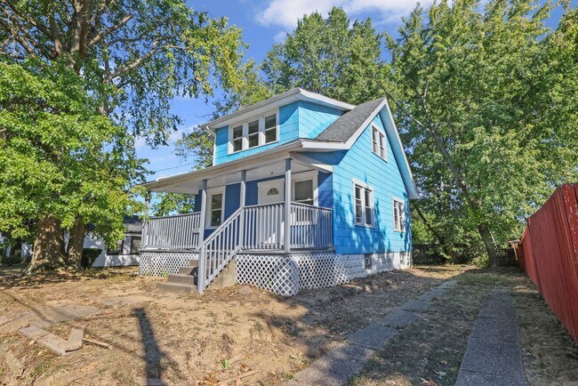 Building Photo - ? Cozy 3-Bedroom Home with Modern Updates & Spacious Yard + bonus office in Akron ?