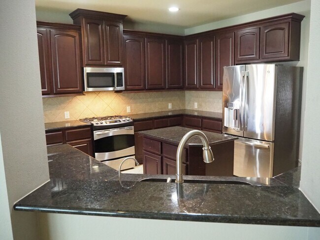 Building Photo - 28607 Green Hedge Dr