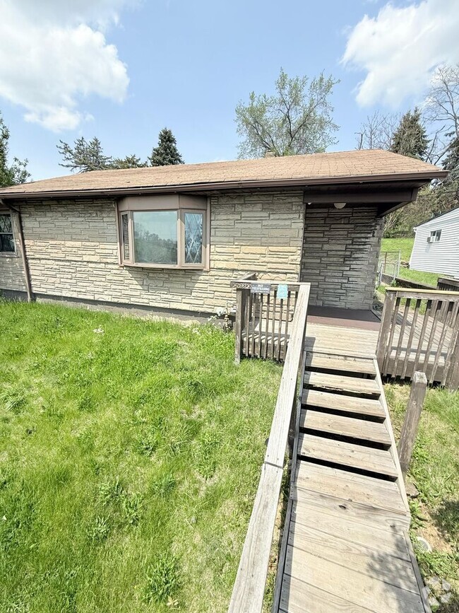 Building Photo - Updated 2BD 1BA house in McKeesport!
