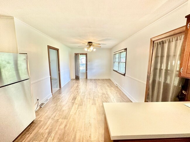 Building Photo - 4065 Pinehurst Dr