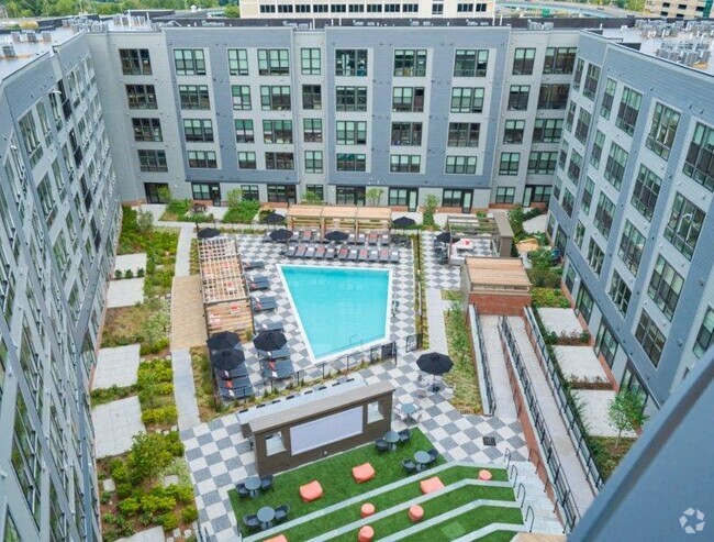 Central Courtyard - Pool and Lounge Area - The Pennant at North Crossing