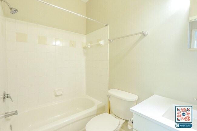 Building Photo - MOVE IN THIS YEAR - FREE MONTH'S RENT IN 1st 90 DAYS!