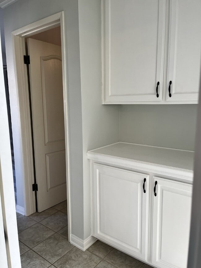 Building Photo - "Charming 3-Bed Oasis with 2 Baths in Moor...