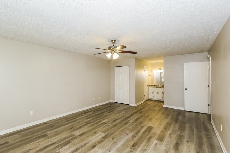 Building Photo - 9185 Sunset Dr