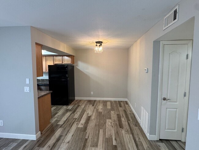 Building Photo - Upgraded One Bedroom One Bathroom condo in Summerlin
