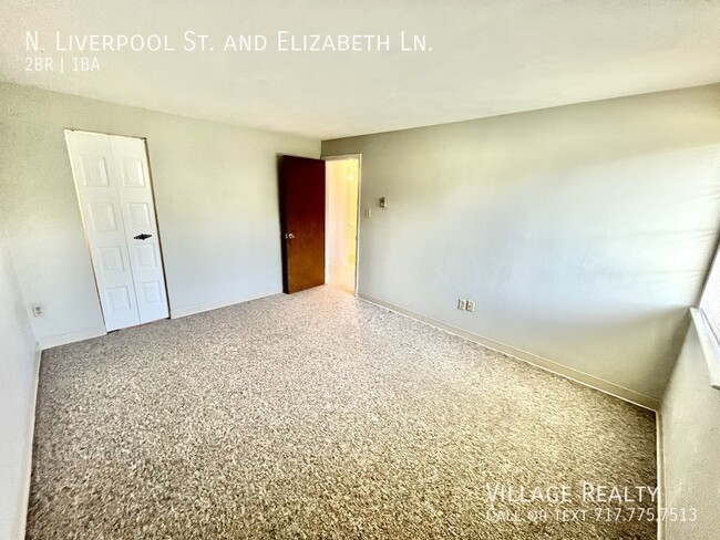 Building Photo - Few Steps! Top floor! Affordable 2-Bed wit...