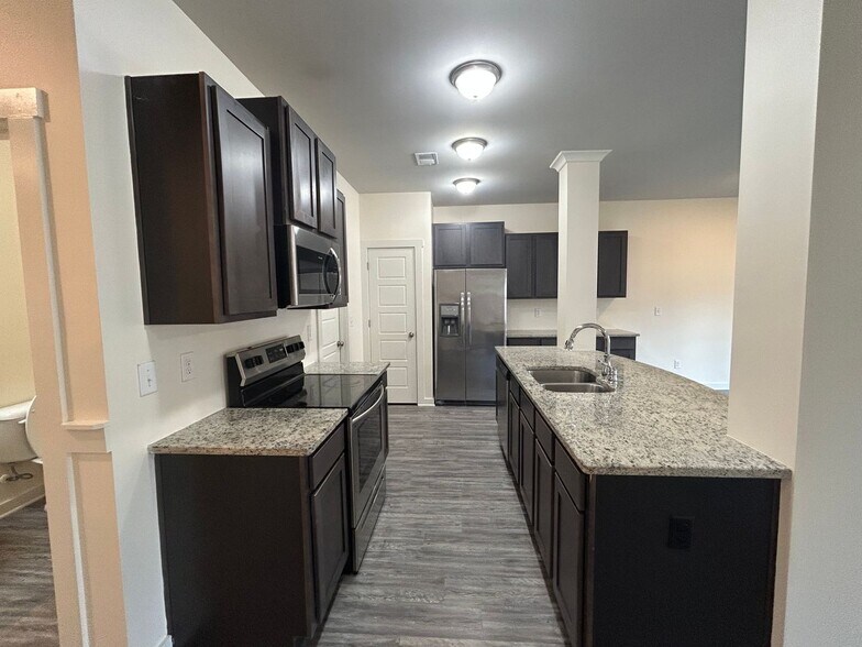 Building Photo - 5715 Cheshire Cove Cir
