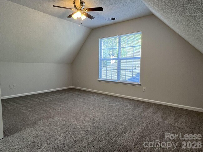 Building Photo - 5637 Hedgecrest Pl