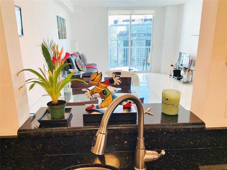 Building Photo - 1250 S Miami Ave