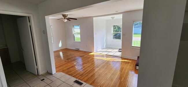 Building Photo - 304 Wilshire Dr