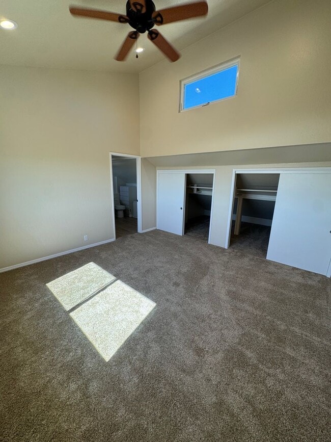 Building Photo - 3-Bedroom Home with Spectacular Views and ...