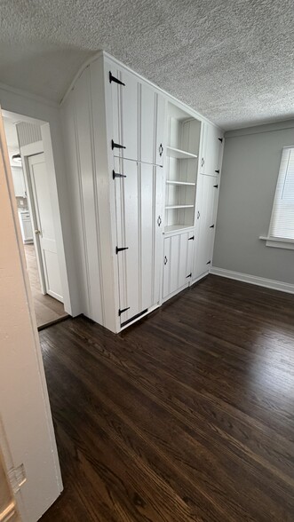 Building Photo - 4815 Lexington Blvd