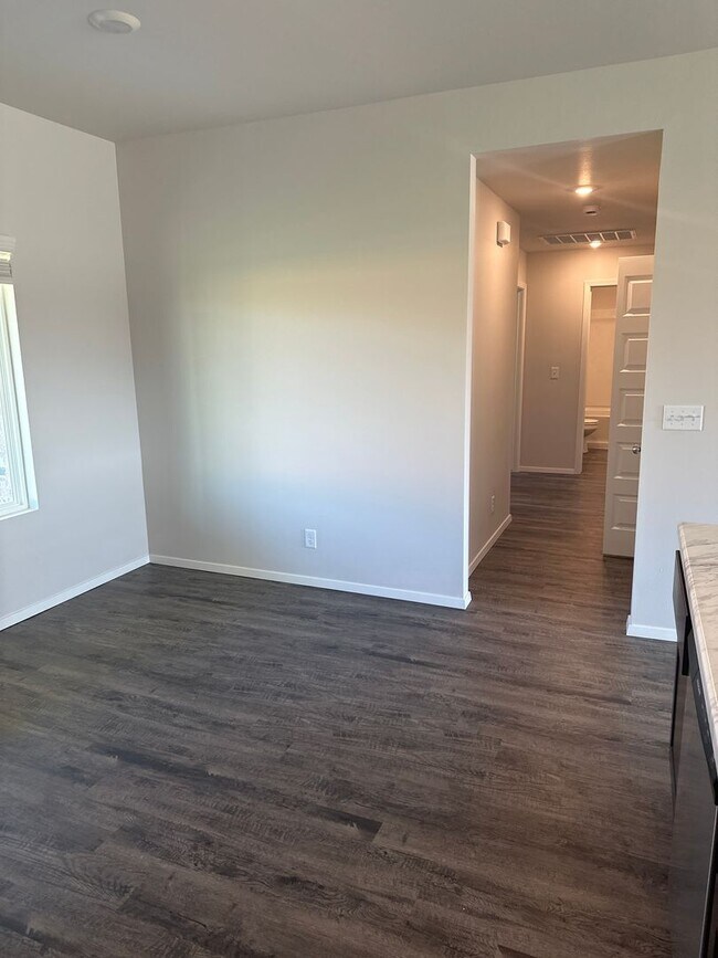 Building Photo - *NOW PRELEASING* Three Bedroom | Two Bath Home in Broken Arrow