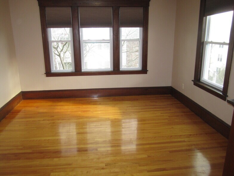 Building Photo - 216 Ingleside Ave