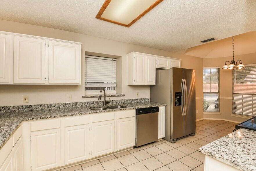 Building Photo - 1505 Gainsborough Way