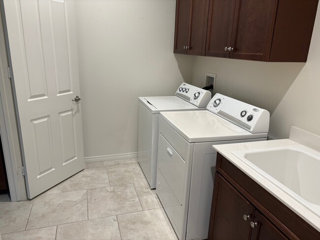 Building Photo - 43601 Brovello Dr