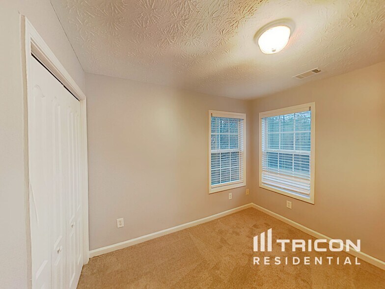 Building Photo - 45 Shenandoah Ln